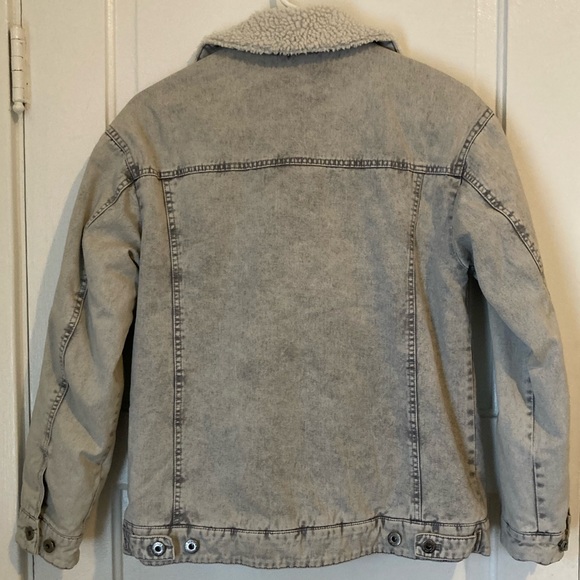 Levi’s gray wash faux fur lined jean jacket - Picture 3 of 6
